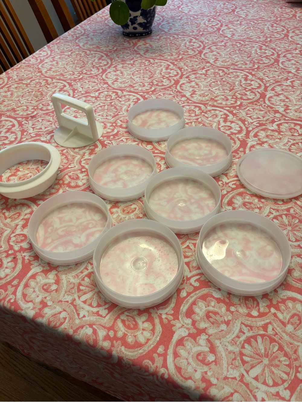 Tupperware Hamburger Press Set - Picture 2 of 3